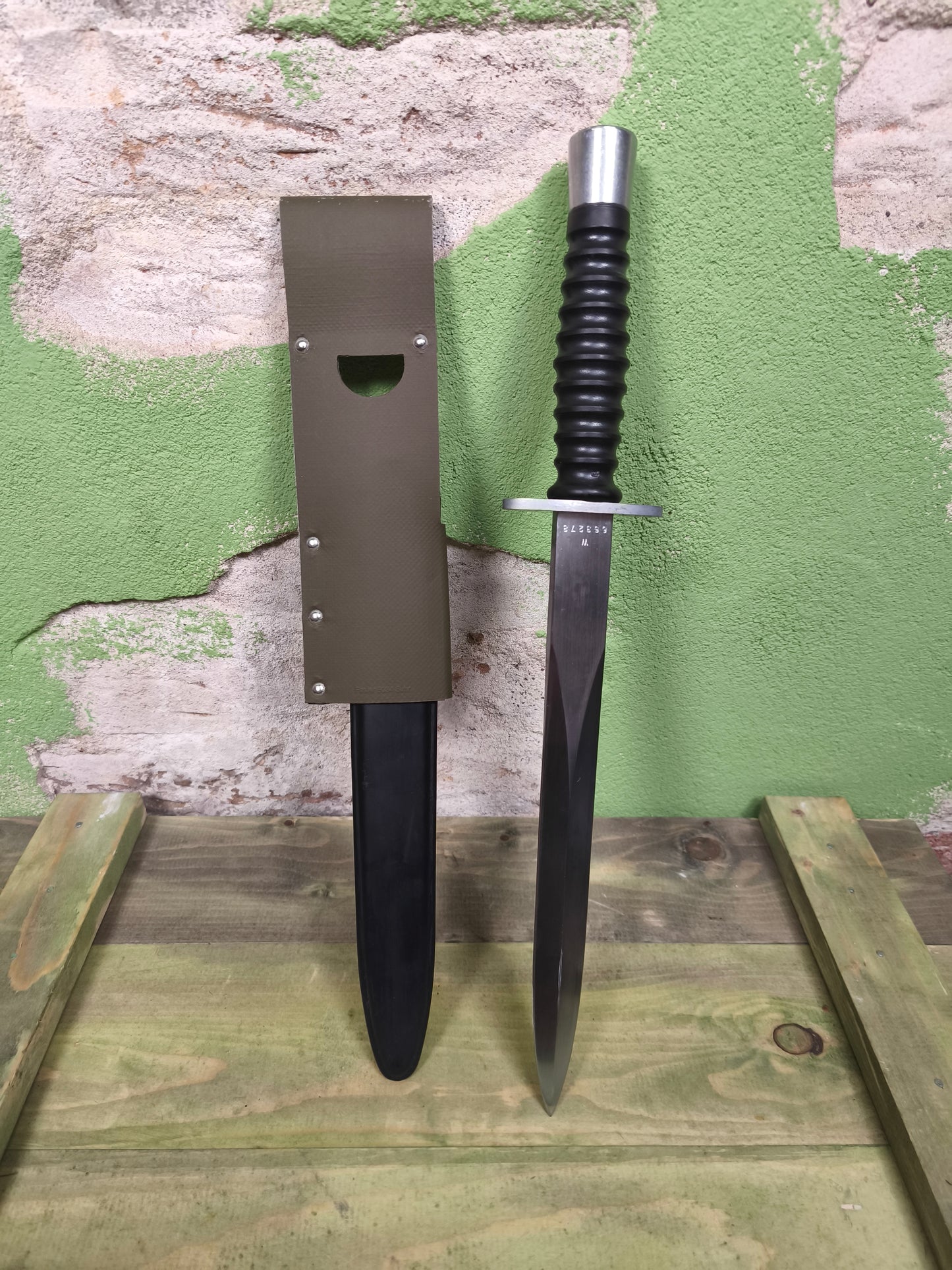 Swiss M1957 Fixed Dagger + Belt Frog