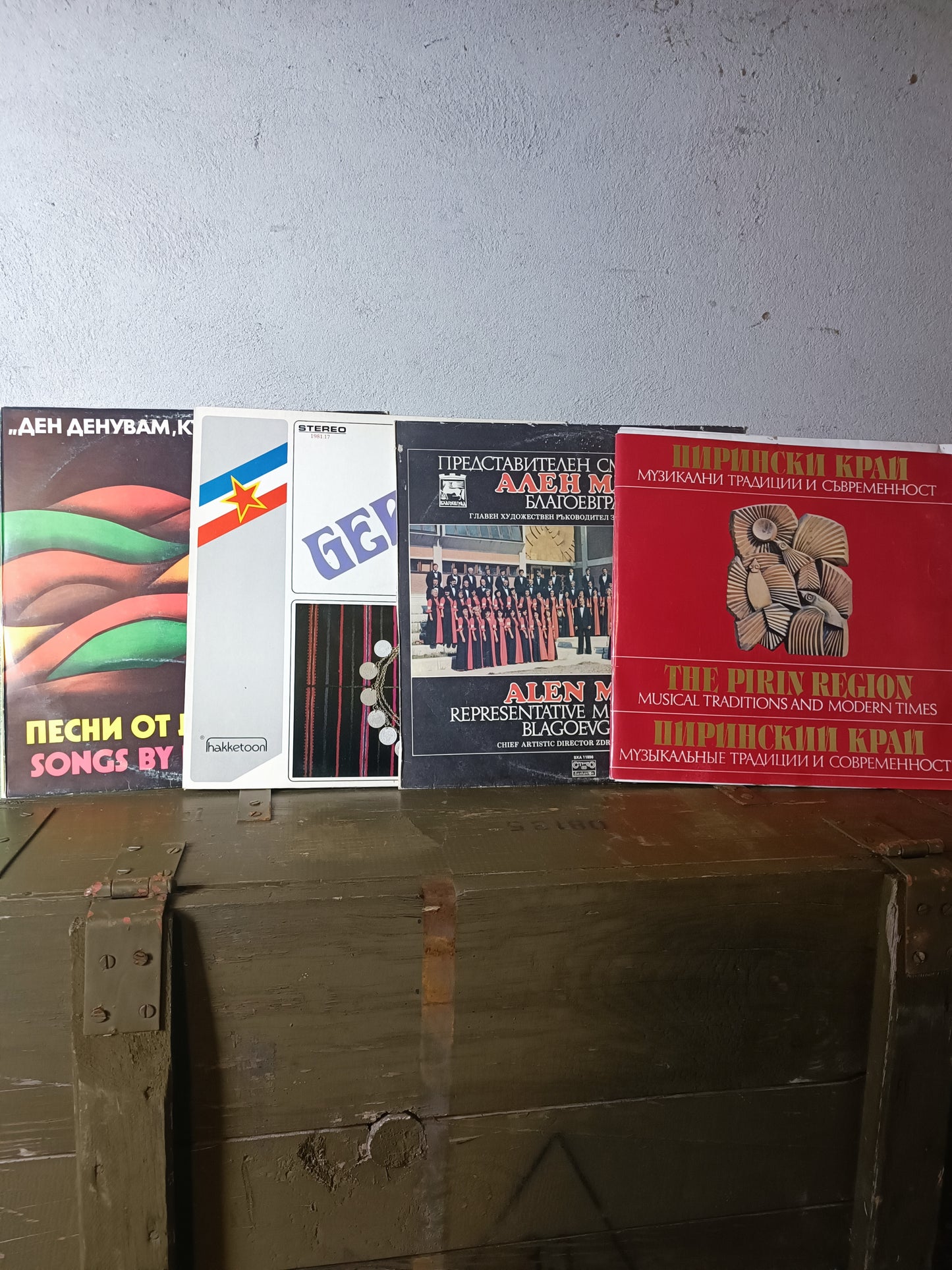 Random Vinyls : USSR, Slavic, Folklore, Gypsy.