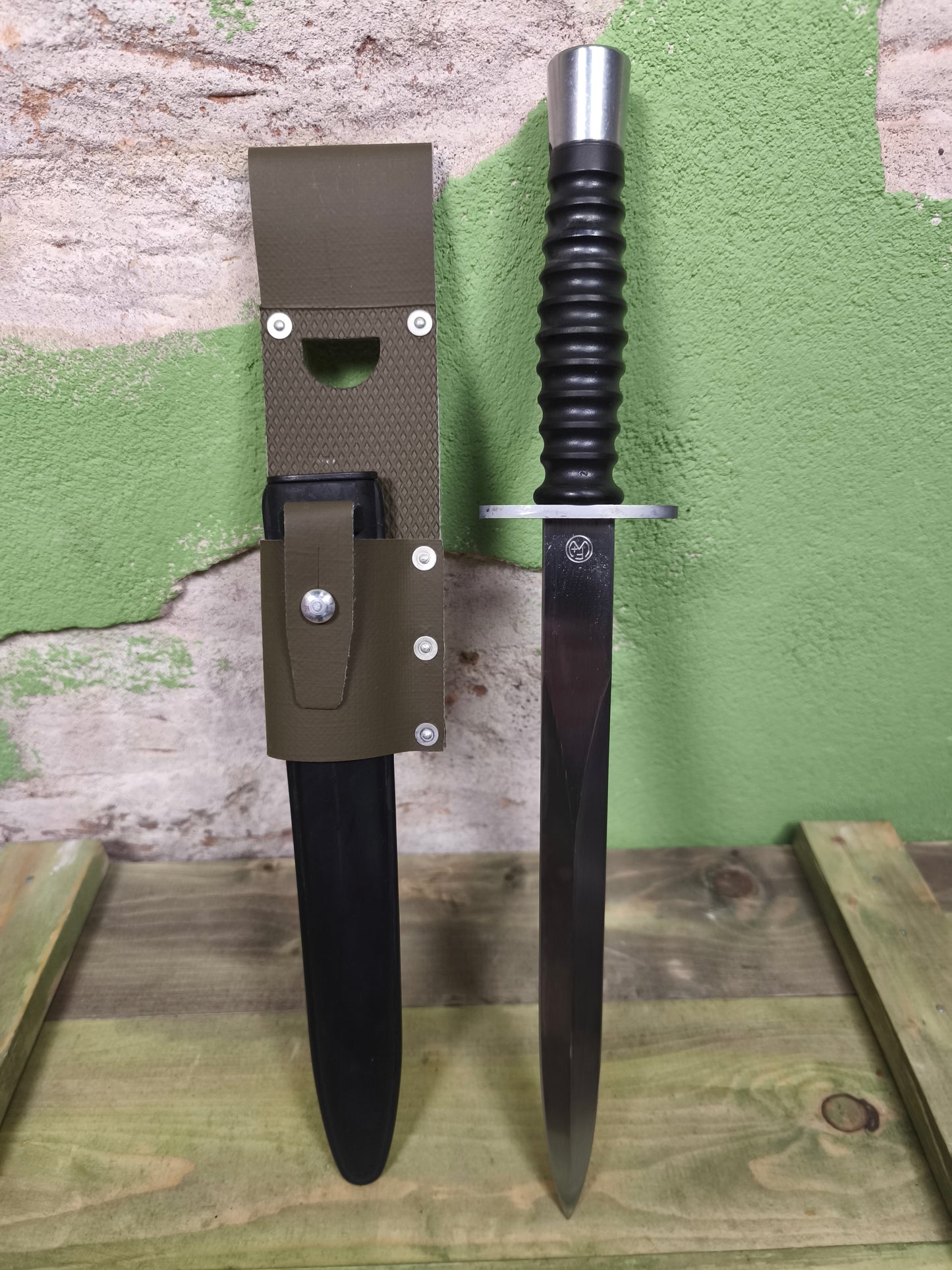 Swiss M1957 Fixed Dagger + Belt Frog