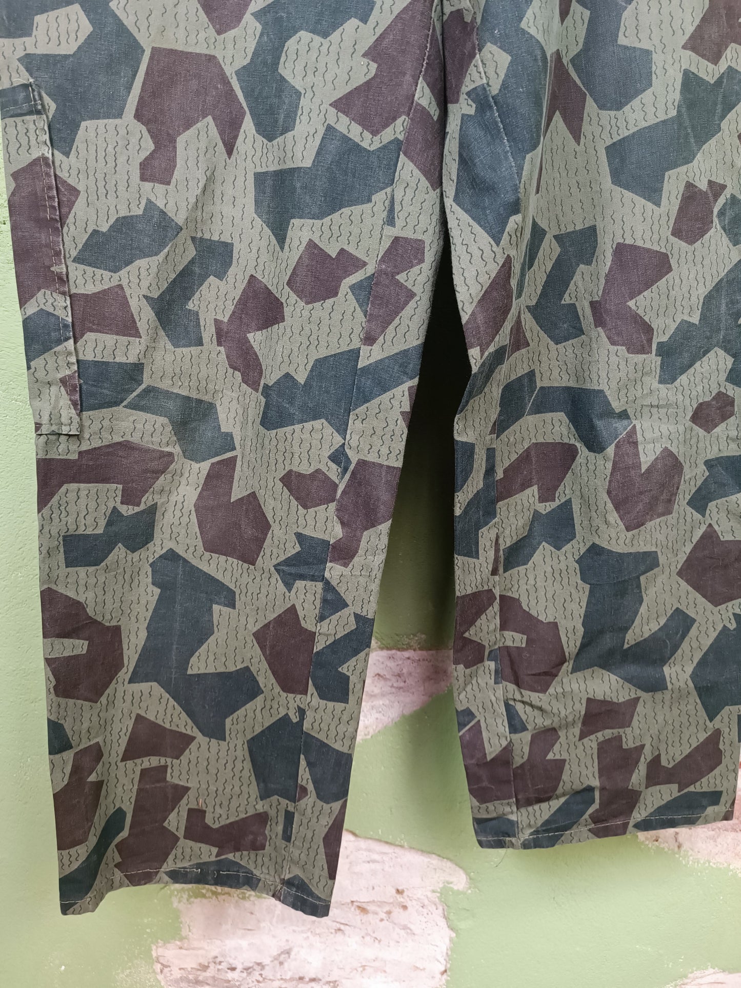 Issued Bulgarian Splinter Field pants L