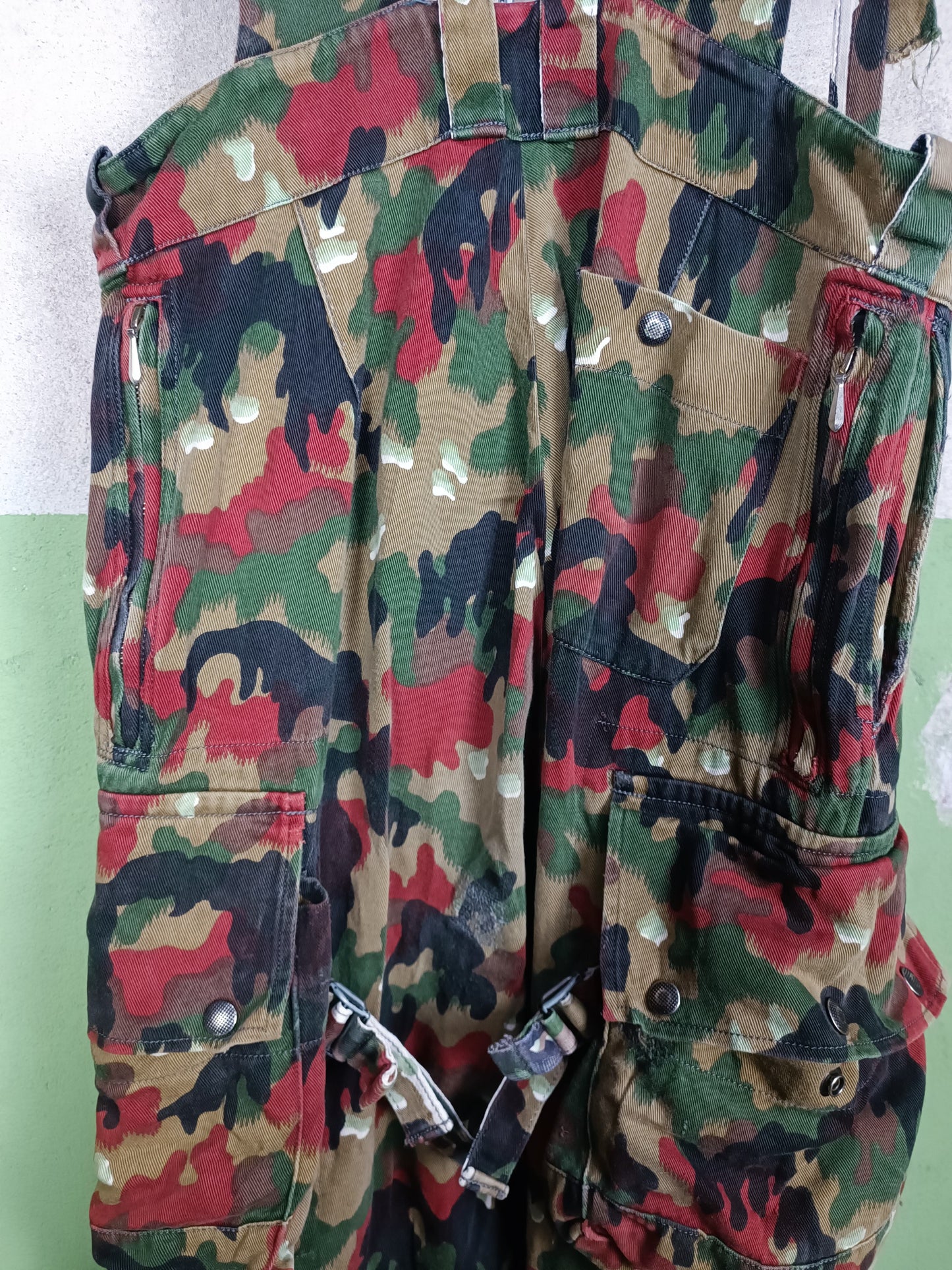 Issued Swiss Taz 57 "Alpenflage" pants + Suspender.